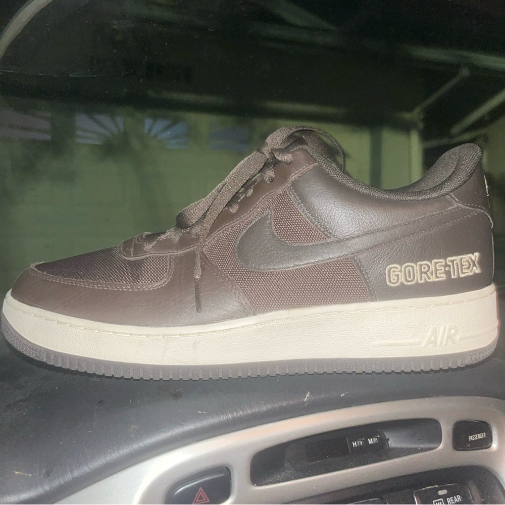 Nike GORE-TEX Men's Sneaker in Dark Brown with Cream Midsole